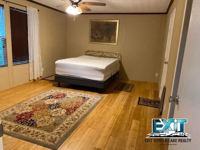 Building Photo - Private and secluded ranch in lakefront subdivision!