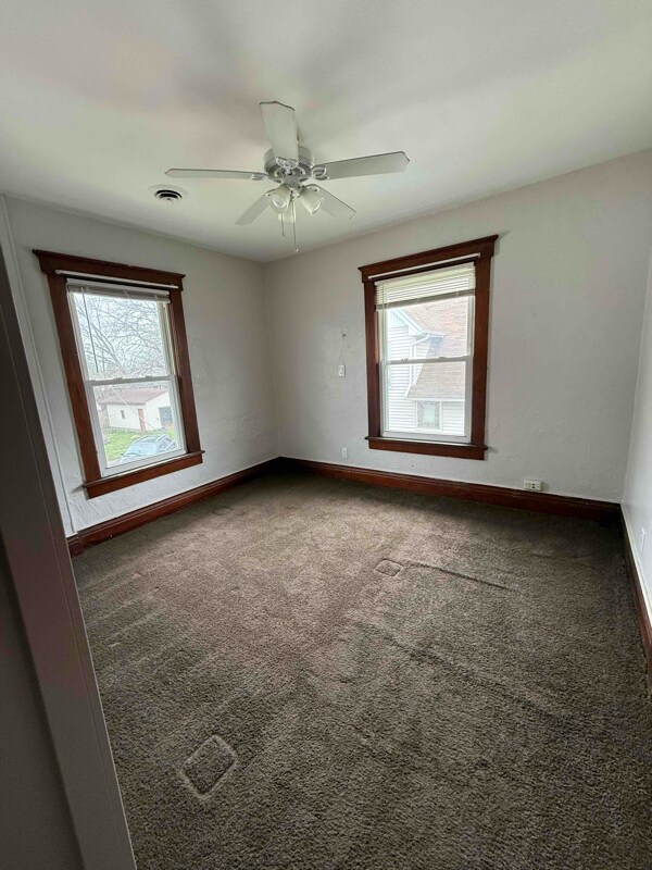 Building Photo - 505 6th St NE