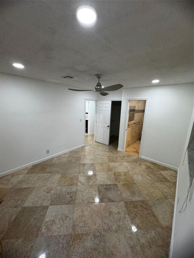 Building Photo - 4250 NW 9th Ct