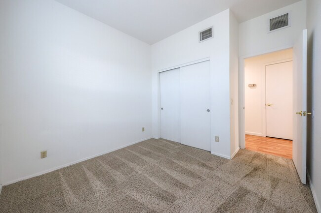 Building Photo - 2927 N Cardell Cir