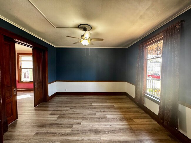Building Photo - 1422 11th St