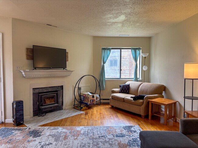 Building Photo - 12 Edelweiss Dr