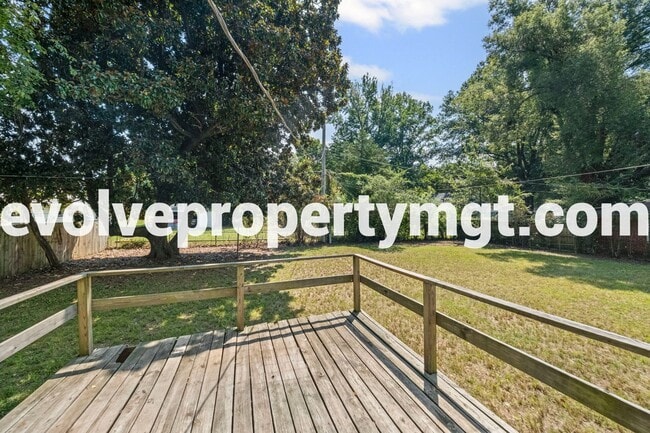 Building Photo - SPACIOUS CHARMING HOME!