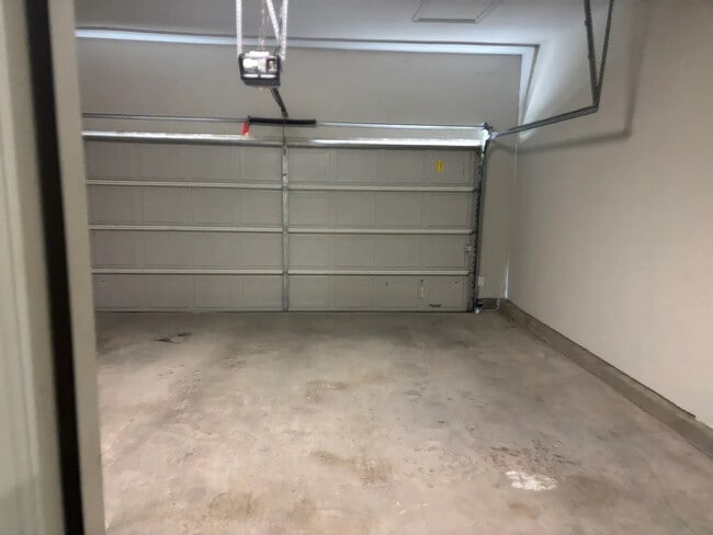 Building Photo - Room in Townhome on Snapdragon Wy