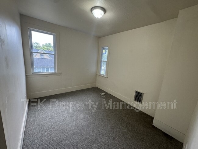 Building Photo - 429 Orange St