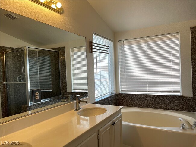Building Photo - 4364 Mesa Hill Dr