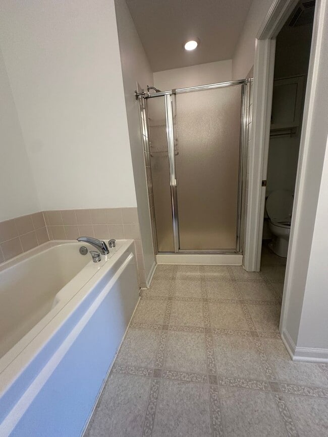 Building Photo - Move-In Ready 3Br 2Ba