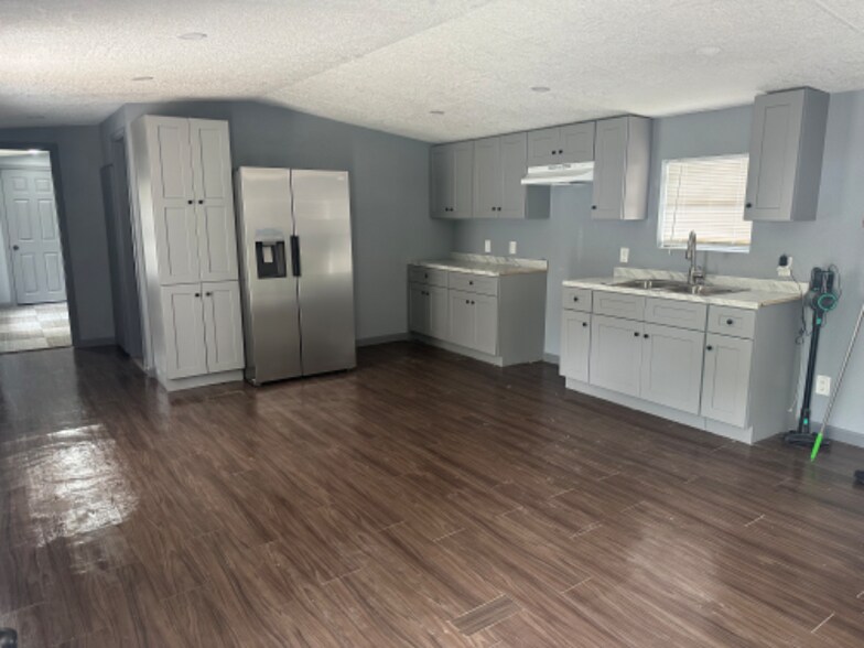 Primary Photo - 21575 Russell Dr