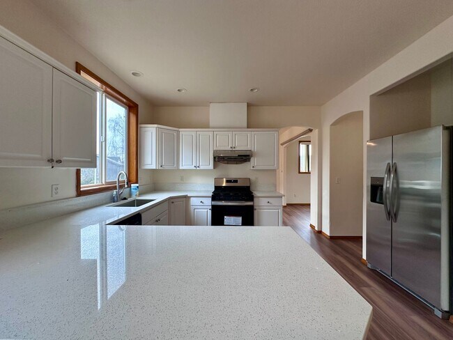 Building Photo - Beautiful Move-In Ready Single-Family Home on a Corner Lot in Gresham!