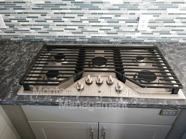 Building Photo - 650 Spencer St