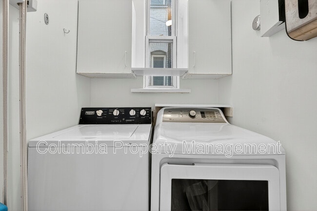 Building Photo - 1427 Monroe St NW