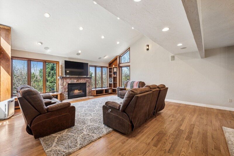 Building Photo - 711 S Bear Paw Ln