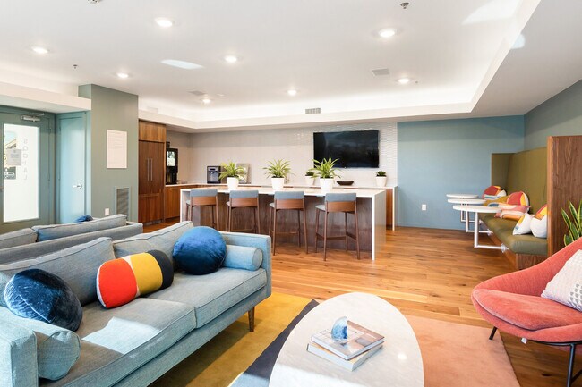 Building Photo - 1620 E Riverside Dr