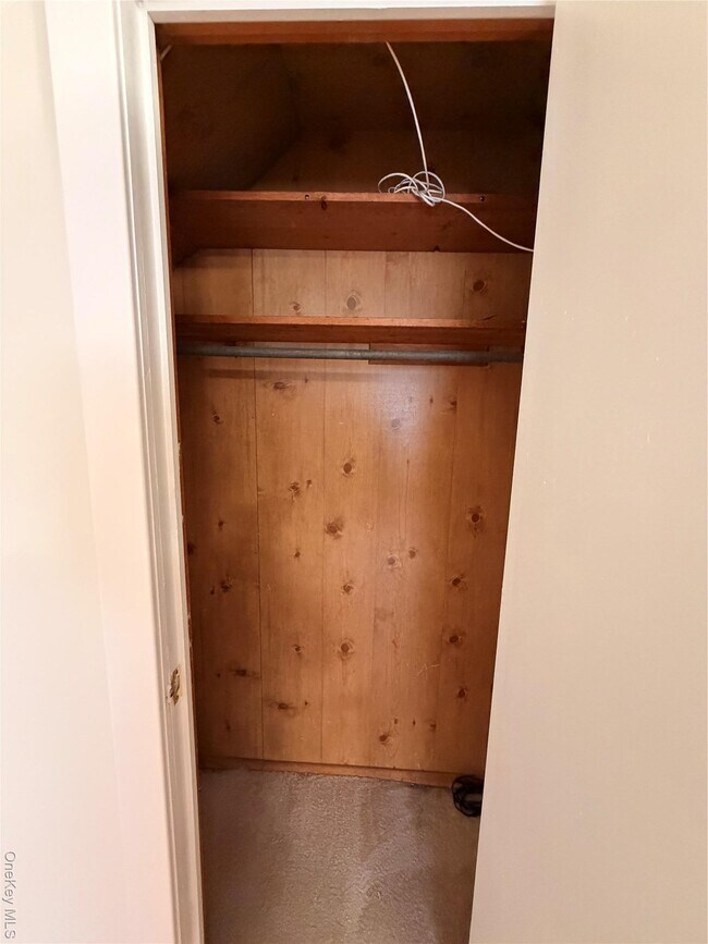 Building Photo - 12 Elves Ln