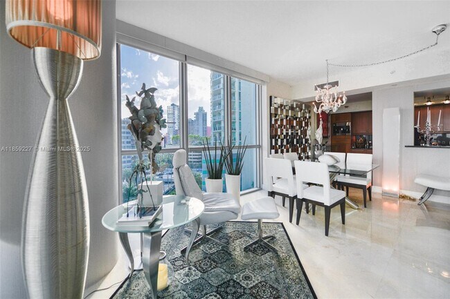 Building Photo - 1331 Brickell Bay Dr