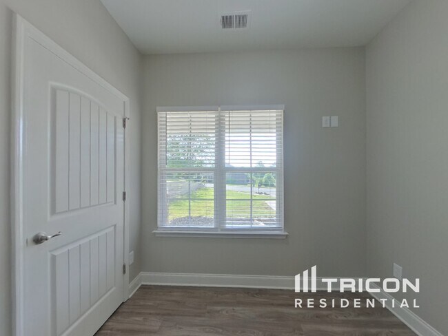 Building Photo - 1814 Woods Ln