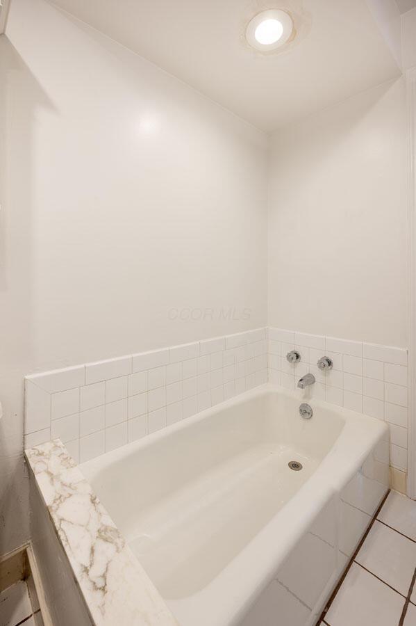 Building Photo - 561 S 5th St