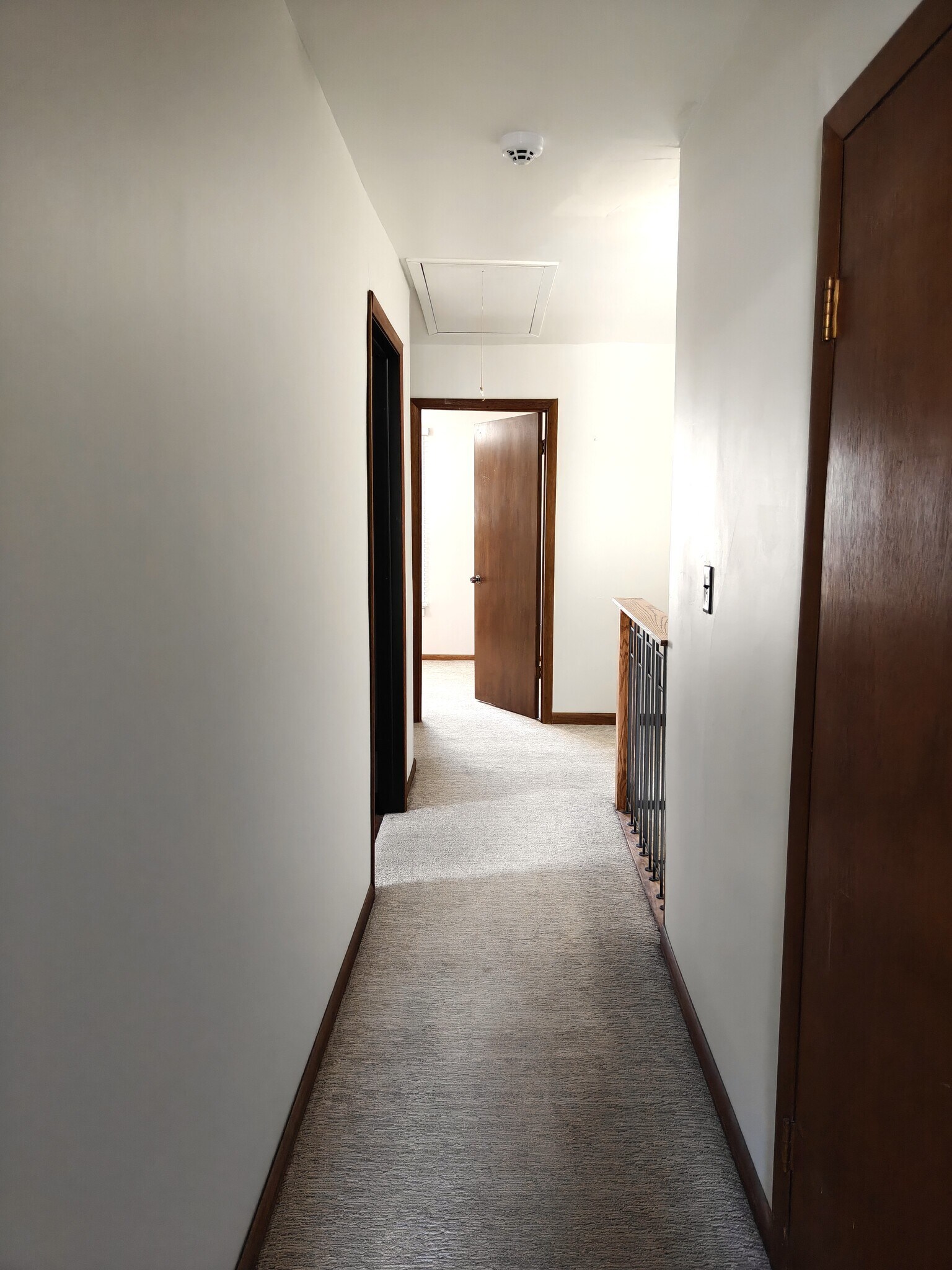 UPSTAIRS HALLWAYb - 1011 E Grand Ave