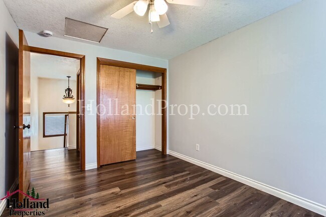 Building Photo - Charming 3-Bed, 2-Bath Home with Stunning Neighborhood Views & Excellent Amenities! NEW PRICE and...