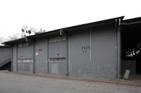 Building Photo - Oaks at Five Mile