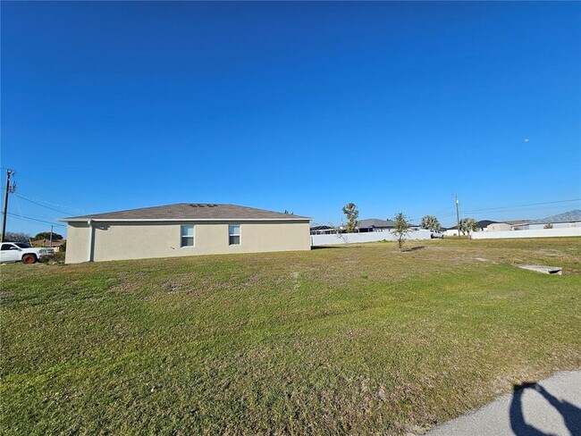 Building Photo - 901 NW 15th Pl