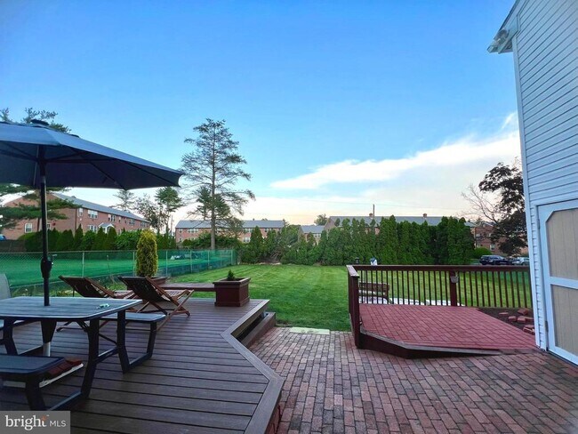 Building Photo - 17 Davis Ave