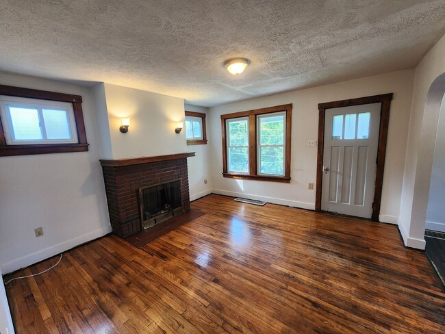 Building Photo - 4 BR home with first-floor living, new roof, and a private-feeling backyard in Lincoln Place