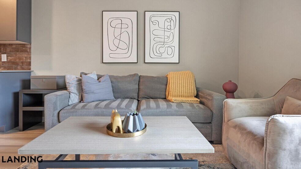 Building Photo - 402 W Lincoln St