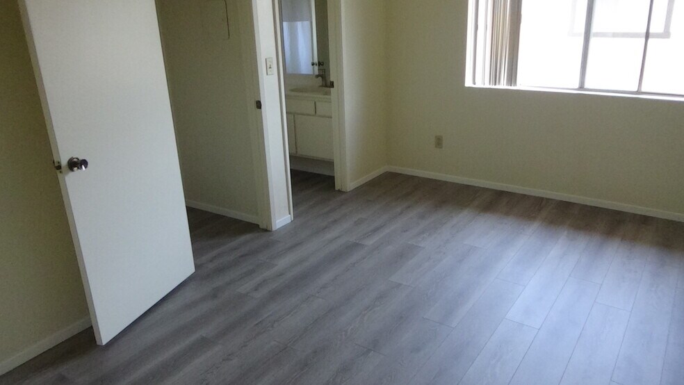 Master Bed2 - 308 W Barton Ave
