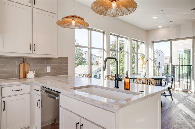 Building Photo - 302 Foch St