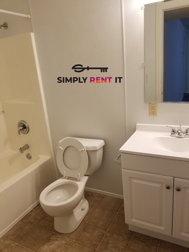 Building Photo - 1 Bedroom Downtown Roland, Private Entrance