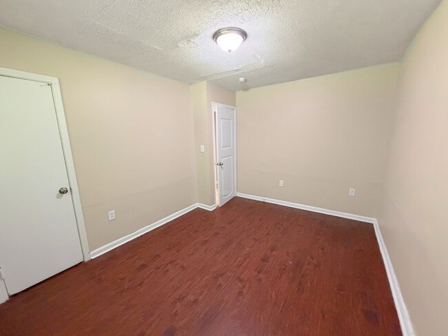 Building Photo - 1111 Canary Ln
