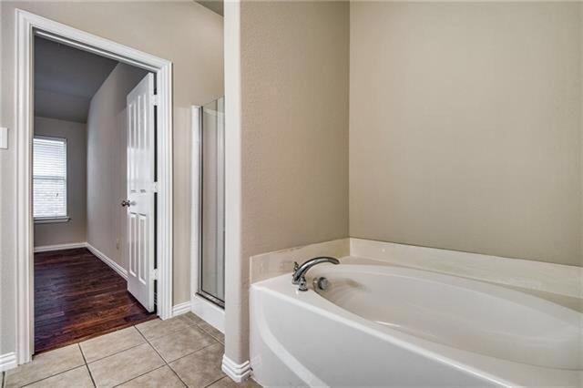 Building Photo - 811 Creekside Dr