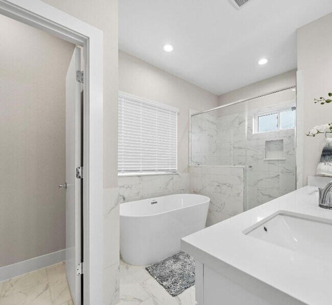 Building Photo - Luxury New Construction for Lease