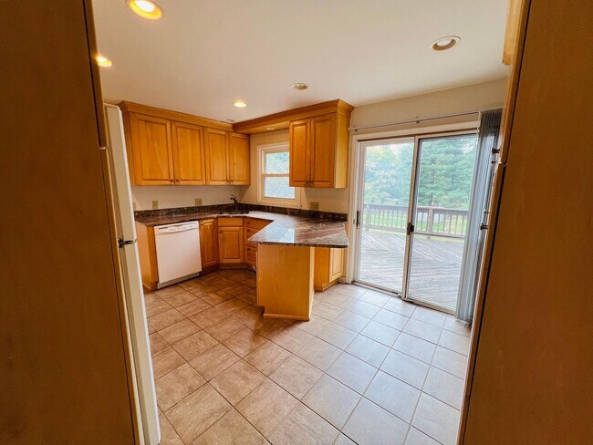 Building Photo - 401 Apperson Dr