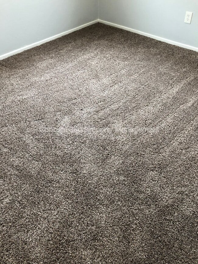 Building Photo - 1910 E 59th St