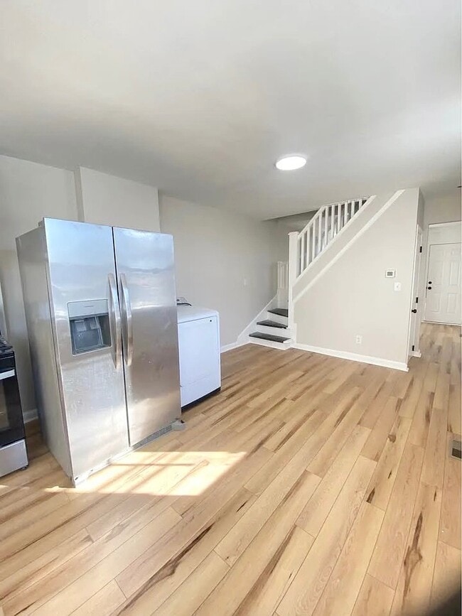 Building Photo - 400 N Bradford St