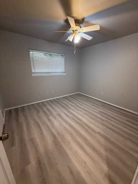 Building Photo - 4812 S Victor Ave