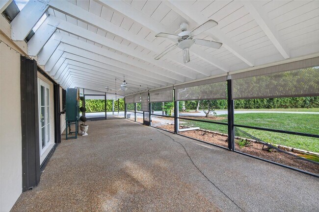 Building Photo - 6852 Skyline Dr