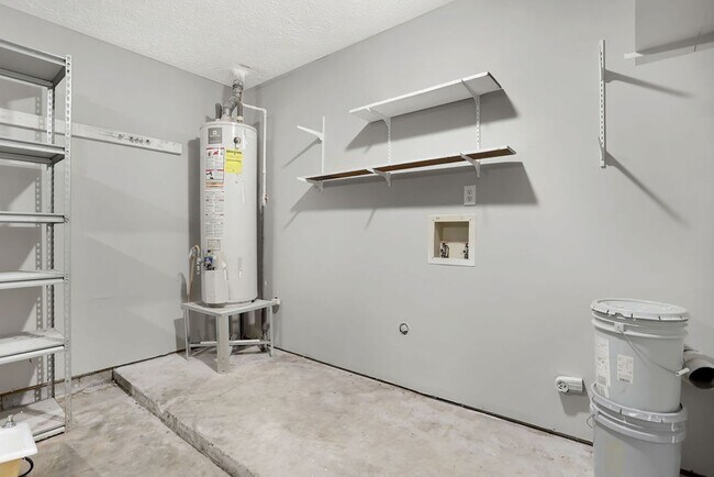 Building Photo - 3 bedroom 2 bath home in Village Green