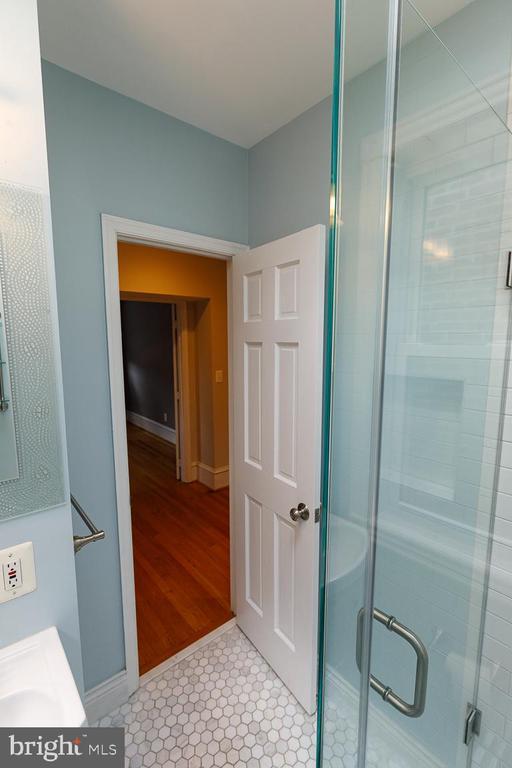 Building Photo - 809 Kentucky Ave SE