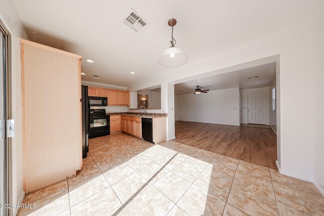 Building Photo - 25025 W Dove Mesa Dr