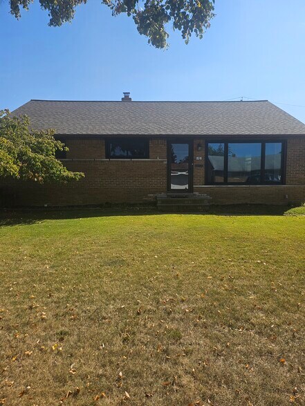 Primary Photo - 8451 Southlane Dr