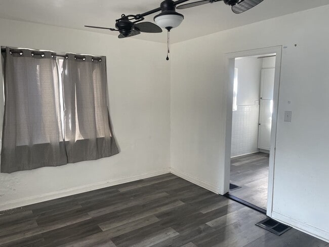 Building Photo - Charming 3-bedroom house