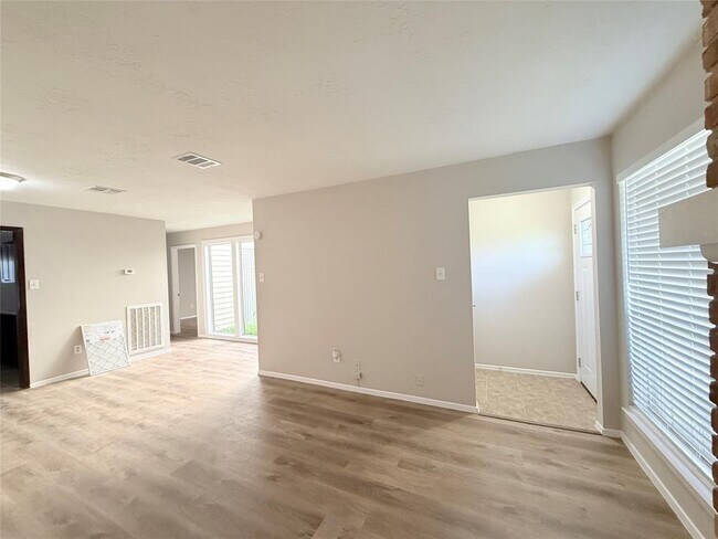 Building Photo - 6624 Westwick Dr