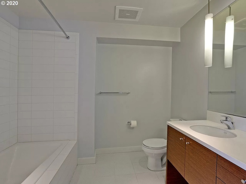 Bathroom - 3601 S River Pkwy
