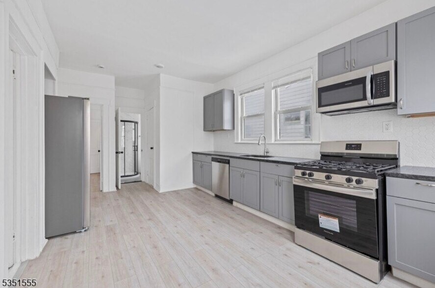 Building Photo - 490 S 20th St