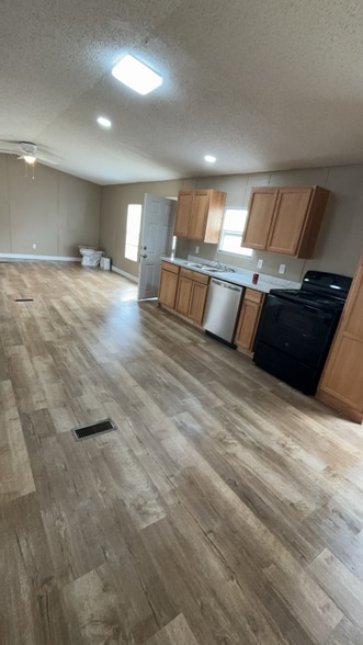 Building Photo - 1716 E Market Ave