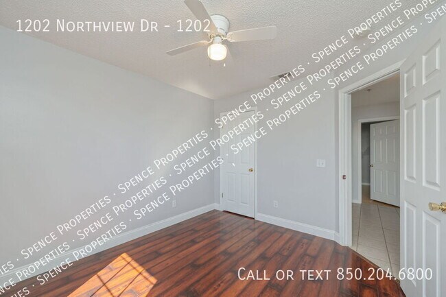 Building Photo - 1202 Northview Dr