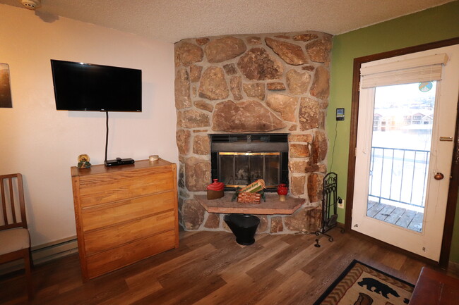 Fireplace, Smart TV, and Free High Speed Wi-Fi - 62927 US Hwy 40